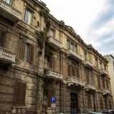�Il suo stile � quello neorinascimentale particolarmente in voga nel periodo umbertino�, ci spiega l�architetto Simone De Bartolo